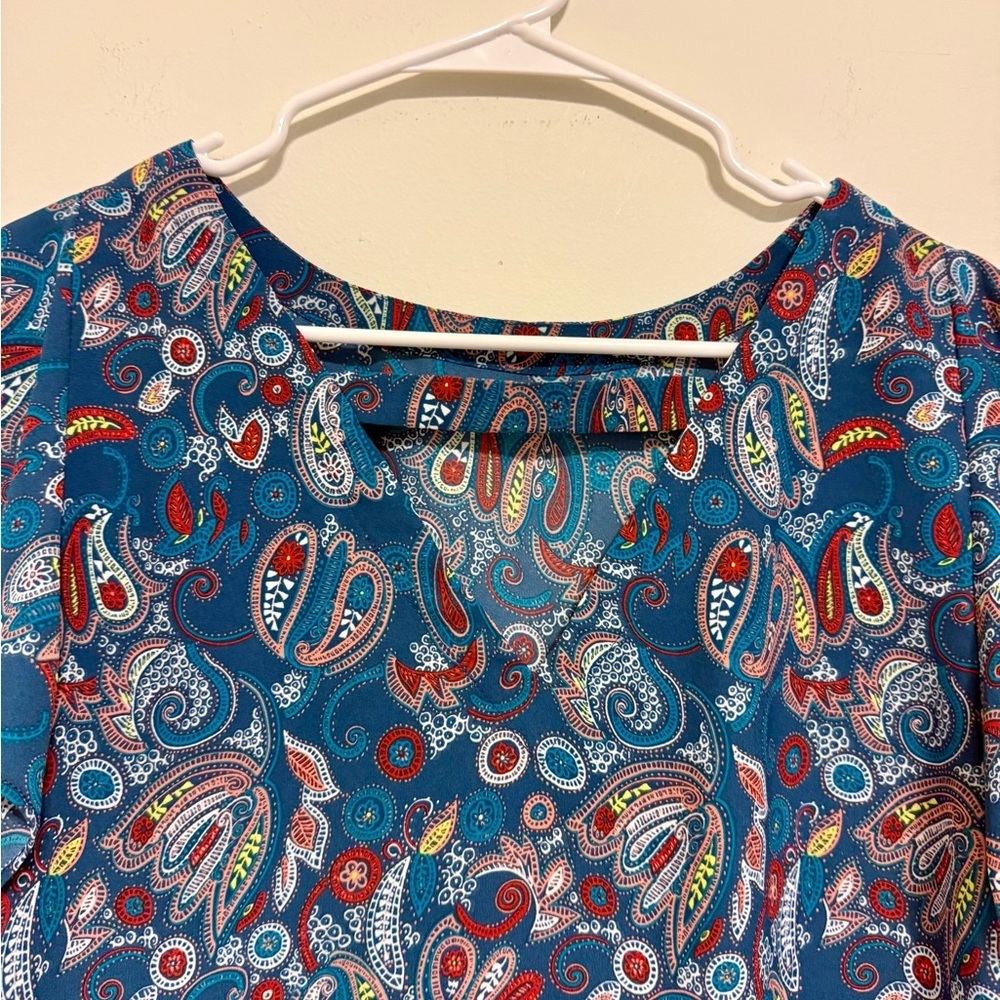 2/$30 LOFT - Colorful Blue Paisley Print Short Sleeve Blouse Size Medium - Picture 10 of 11